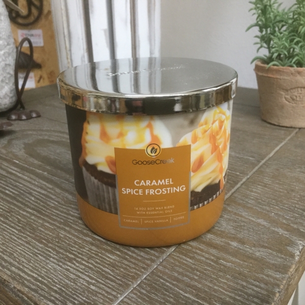 Sójový vosk CARAMEL SPICE FROSTING sviečka s 3 knôtmi