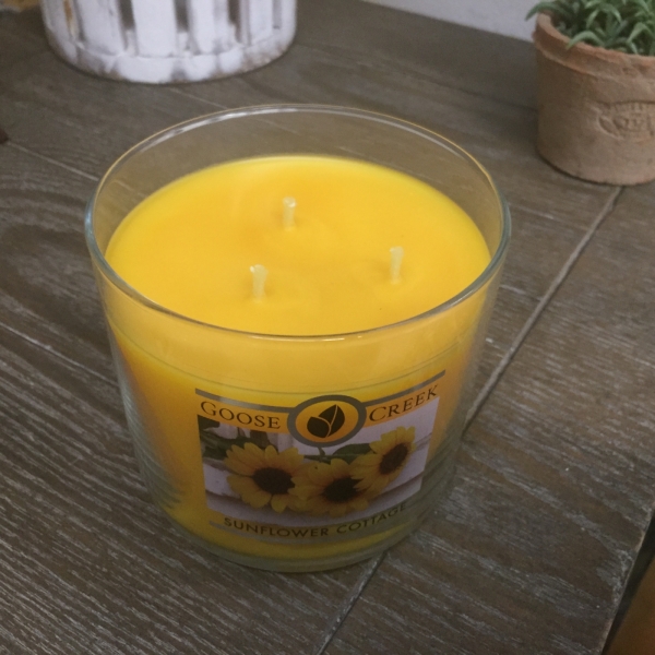 Sójový vosk s tromi knôtmi SUNFLOWER COTTAGE vonná sviečka