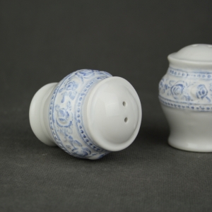 Soľnička a korenička 5,4 × 5,4 × 6,5 cm