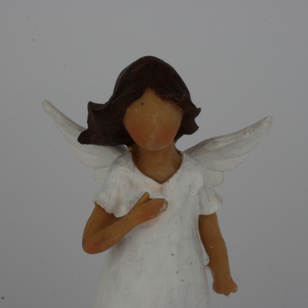 Soška anjel s dlaňou na hrudi 14cm