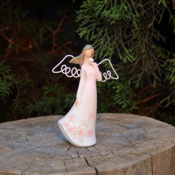 Soška anjel s motýľom