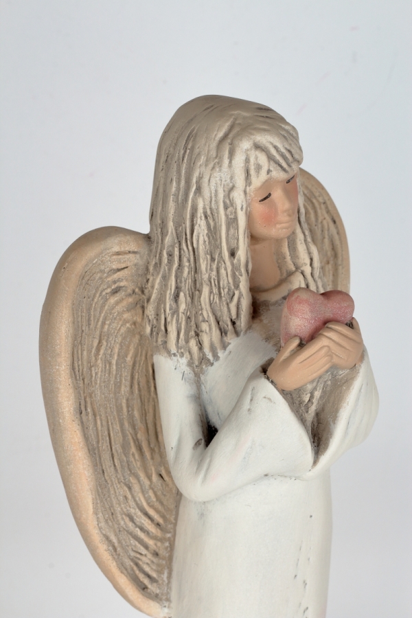 Soška anjel stojaci so srdcom 38cm