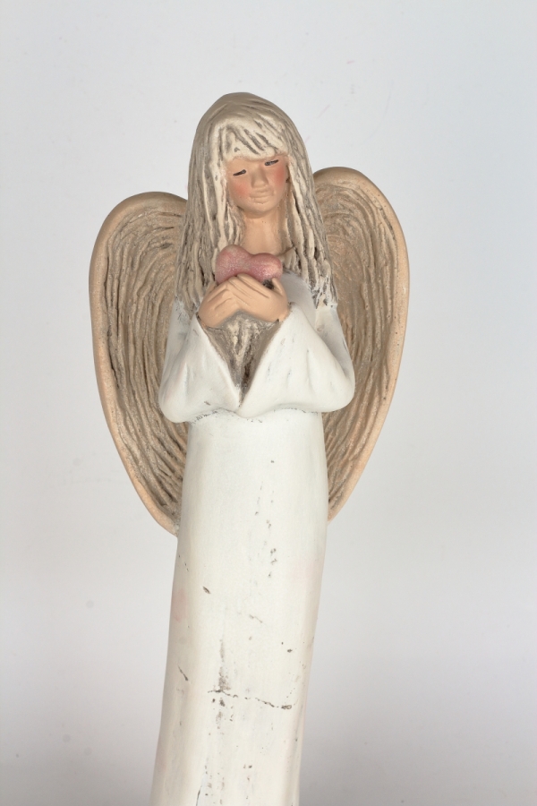 Soška anjel stojaci so srdcom 38cm