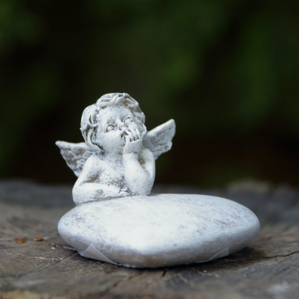 Soška anjela na srdci