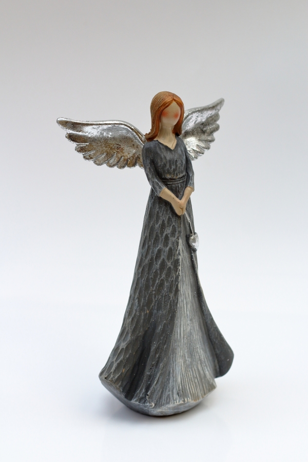 Soška anjela s šedými šaty - Láska