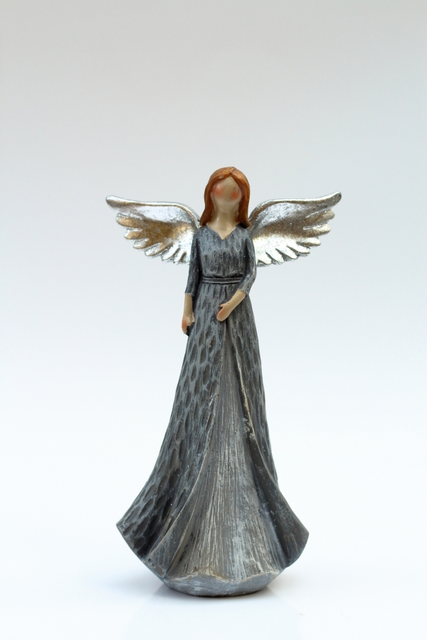 Soška anjela s šedými šaty - Materstvo