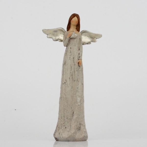 Soška anjela sa trblietavými šaty a zlatými krídlami