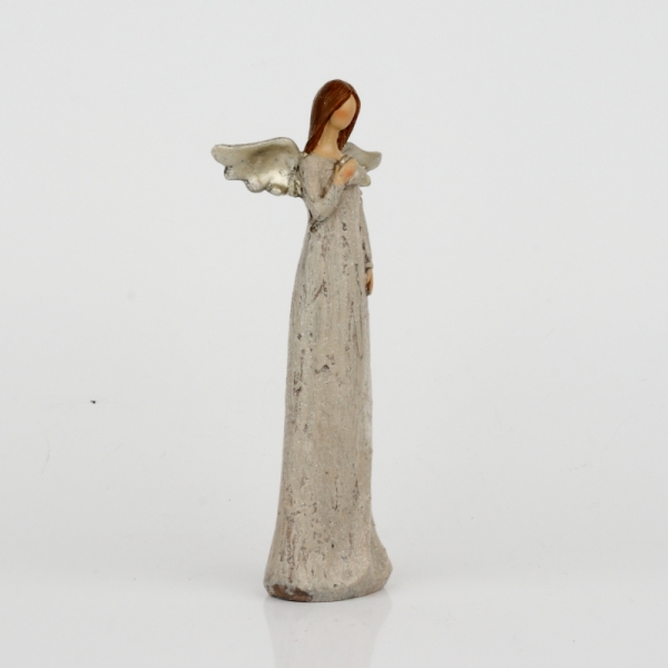 Soška anjela sa trblietavými šaty a zlatými krídlami