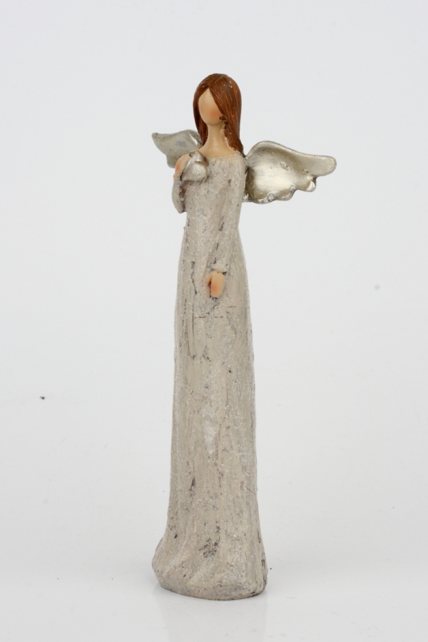 Soška anjela sa trblietavými šaty a zlatými krídlami