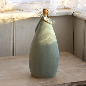 Soška andělka v modrých šatách Ruka na srdci 27cm