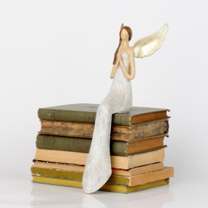 Soška sediaceho anjela s glitrami 30cm