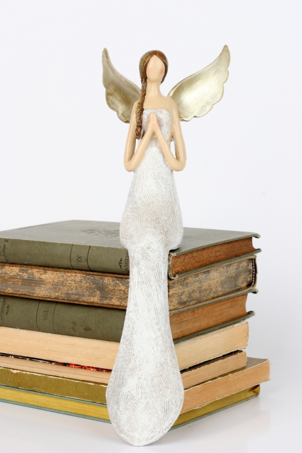 Soška sediaceho anjela s glitrami 30cm