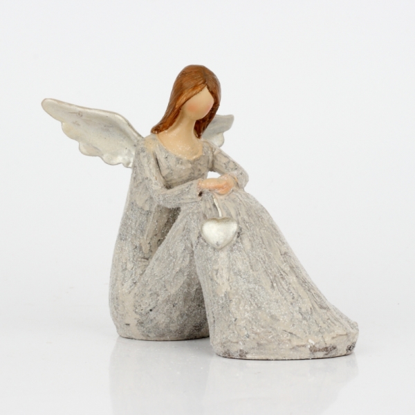 Soška sediaceho anjela sa srdcom 11x11cm