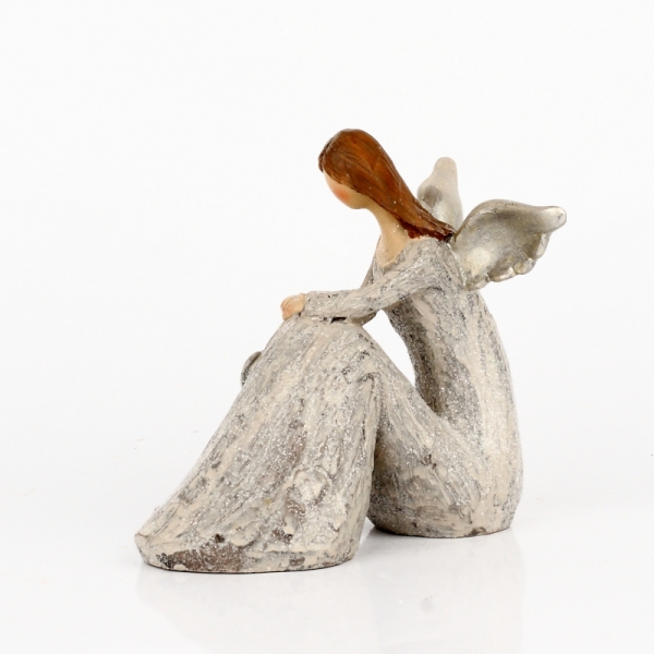 Soška sediaceho anjela sa srdcom 11x11cm