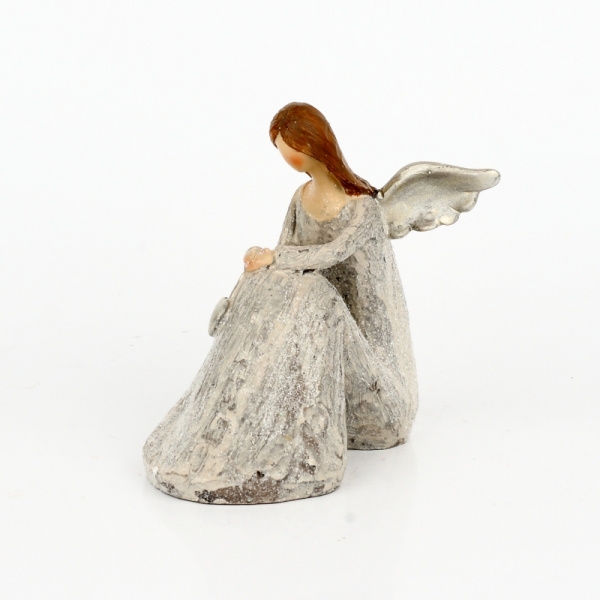 Soška sediaceho anjela sa srdcom 11x11cm