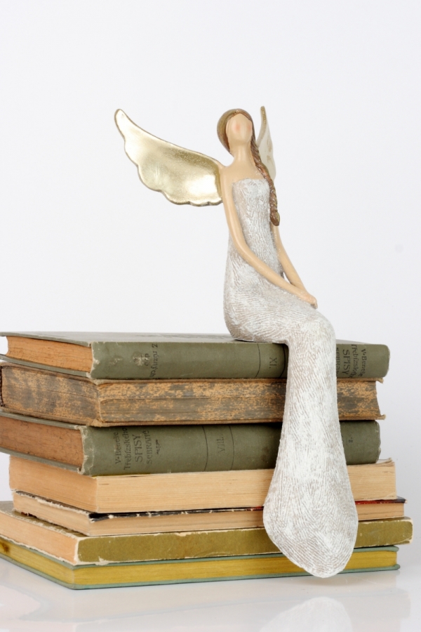 Soška sediaceho anjela so striebornými krídlami 30cm