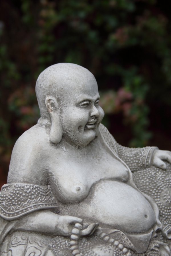 Soška Šťastný Buddha betón, 19cm