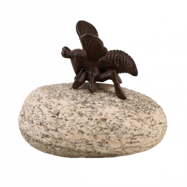 Soška včielka sediaci na kameni 13,7 x 11,6 x 11,7 cm liatina