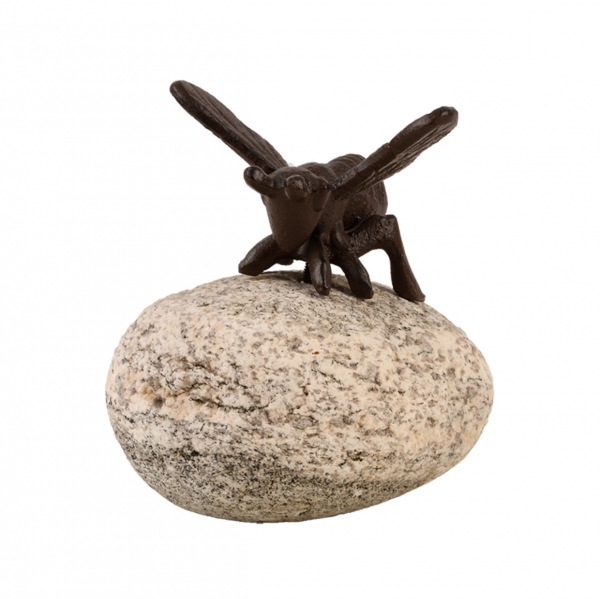 Soška včielka sediaci na kameni 13,7 x 11,6 x 11,7 cm liatina