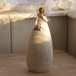 Soška víla v bielych šatách Ruka na srdci 27cm