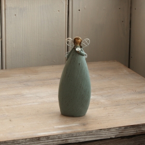 Soška víla v modrých šatách Ruka na srdci 15cm