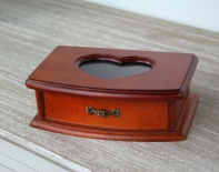 Šperkovnica s preskleným vekom v tvare srdcom 18,5x11,5cm