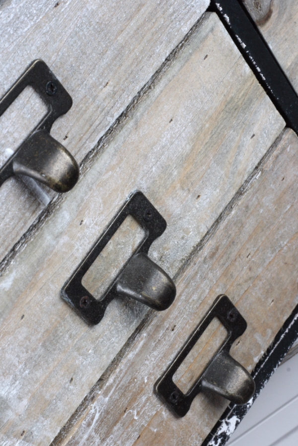 Skrinka s šuplíky v industriálnom štýle 40x30x21cm