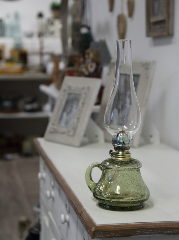 Stará petrolejová lampa s uškom 34cm