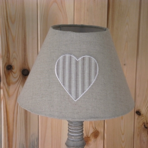 Tienidlo na lampu pruhované srdce 15cm