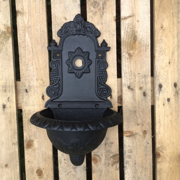 Štít záhradného umývadlá a výlevky