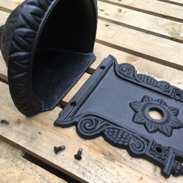 Štít záhradného umývadlá a výlevky