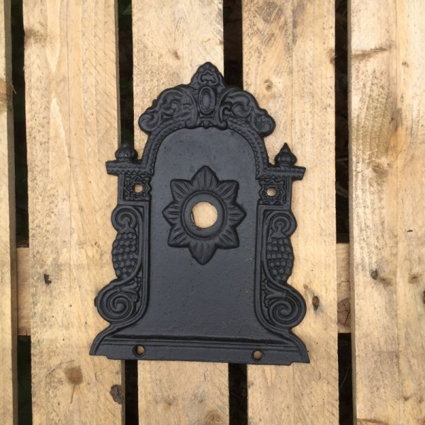 Štít záhradného umývadlá a výlevky