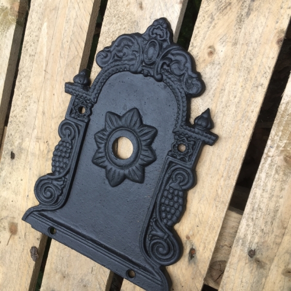 Štít záhradného umývadlá a výlevky