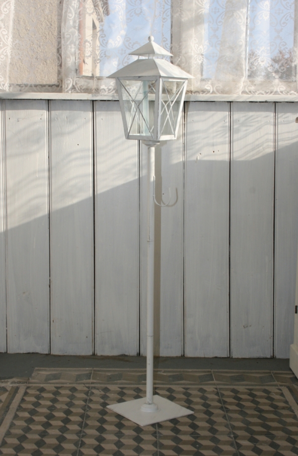 Stojace kovová lucerna biela 105cm