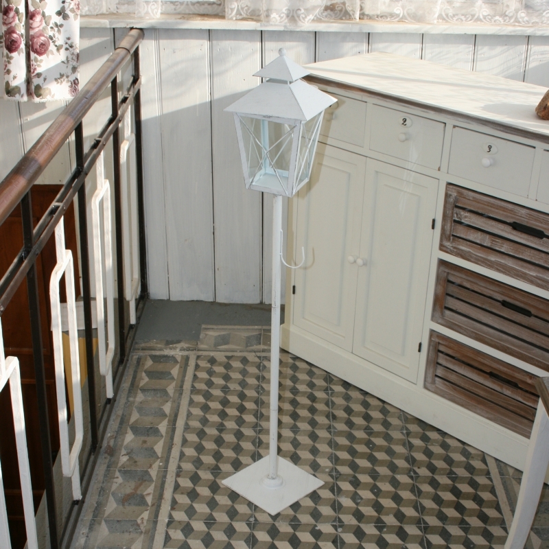 Stojace kovová lucerna biela 105cm