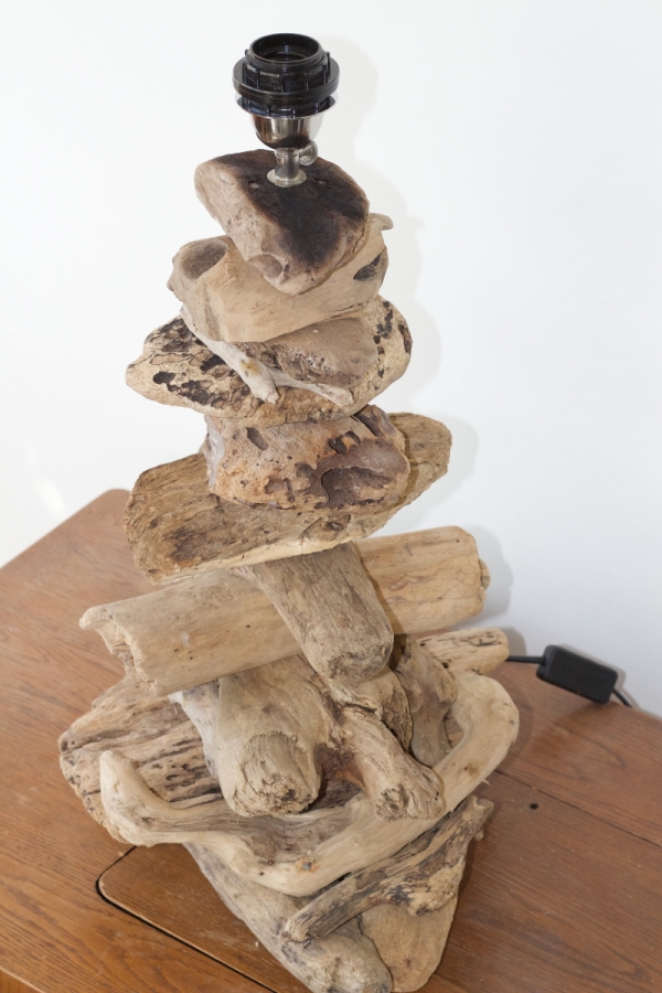 Stojaca lampa z náplavového dreva 60cm
