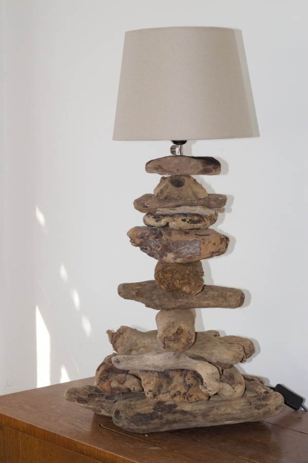 Stojaca lampa z náplavového dreva 60cm