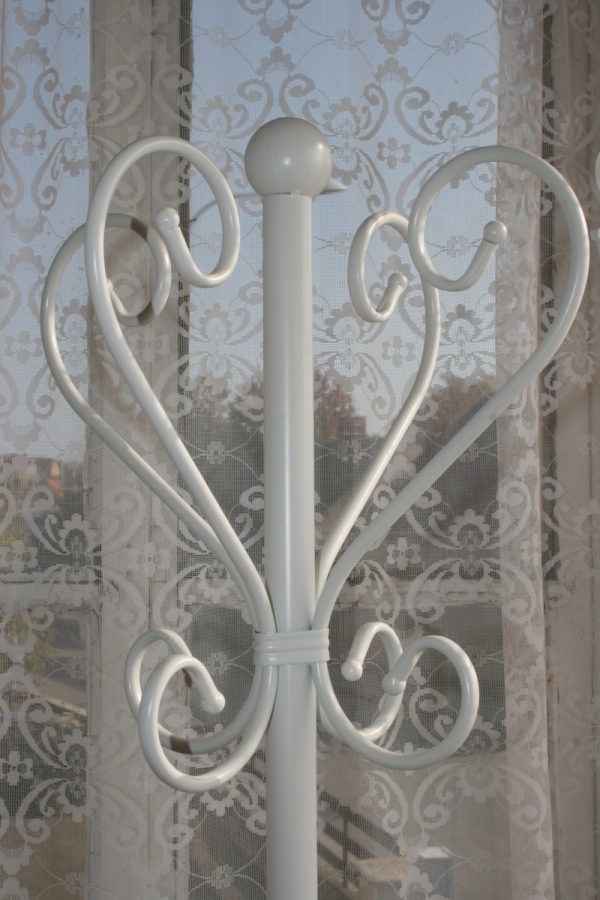 Stojací vešiak na kabáty biely kov 180 cm