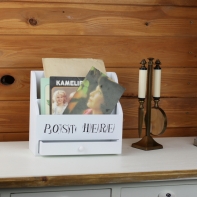 Stojan na listy drevený 22x9x20cm