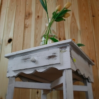 Stojan na kvety biely