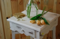 Stojan na kvety biely