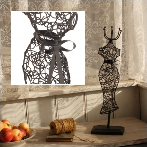 Stojan na šperky krajčírska panna 50cm