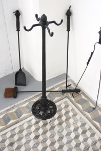 Stojan s krbovým náradím 78,5cm