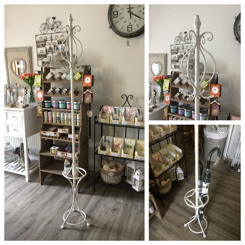 Stojanový vešiak kovový béžovej farby