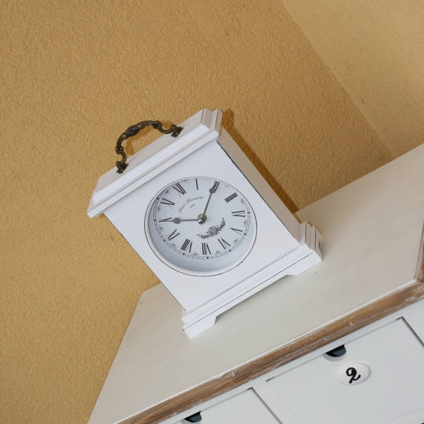 Stolové hodiny drevené biele 26,5cm