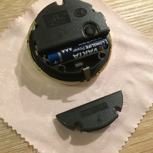 Stolné hodiny tmavé drevo 13cm