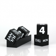 Stolový kalendár drevené kocky 18x6x7cm