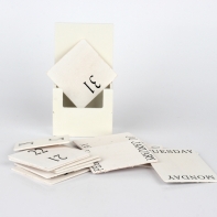 Stolový kalendár drevený biely 6x11cm