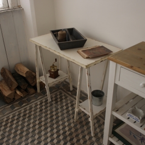 Stôl na kvety olúpaný vzhľad 80 × 42 × 70 cm