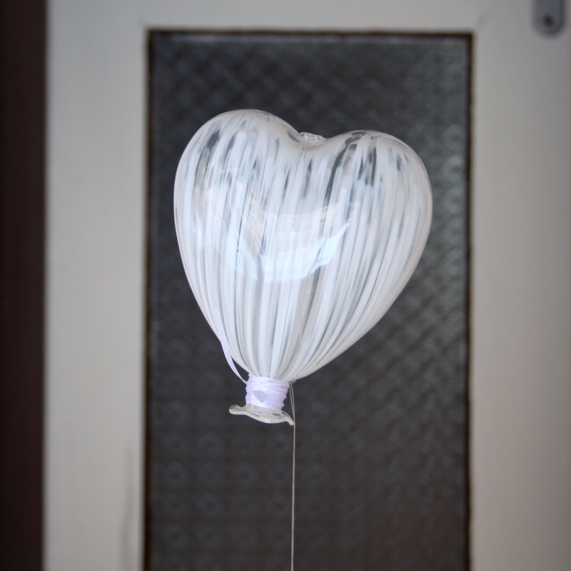 Svadobné dekorácie závesný balónik srdce 13x12cm